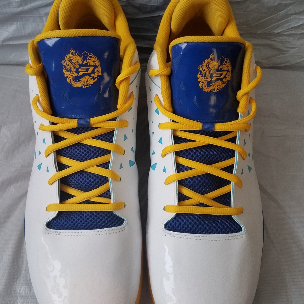 🦋 EUC RARE..JORDAN CP3.V SIZE 14